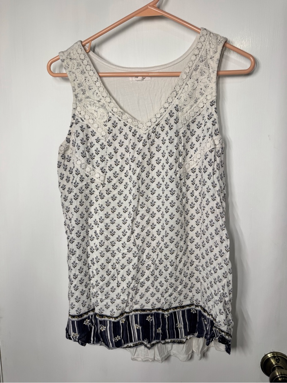 Maurices Cream Sleeveless Floral Lace-Trim Camisole with Navy Hem